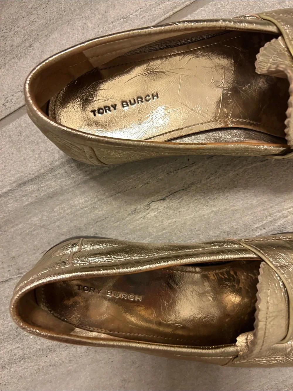 TORY BURCH  MOCCASIN Gold COLOR  Sz 6 M